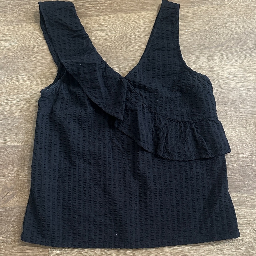 Crown & Ivy Black Textured Ruffle Blouse